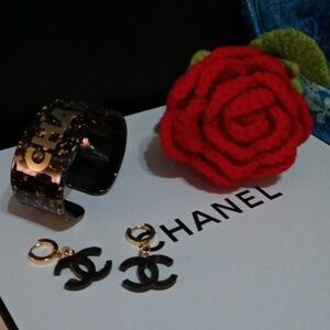 NWT bracelet & earring set
